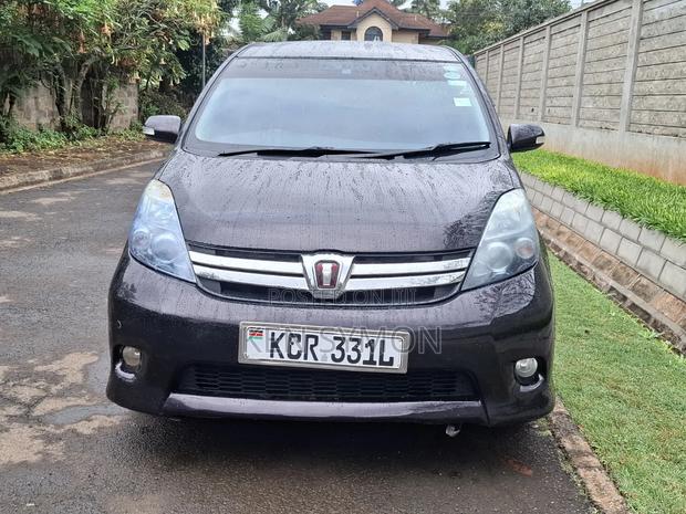 Toyota ISIS 2.0 Platana V-selection 2WD 2011 Purple