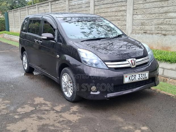 Toyota ISIS 2.0 Platana V-selection 2WD 2011 Purple