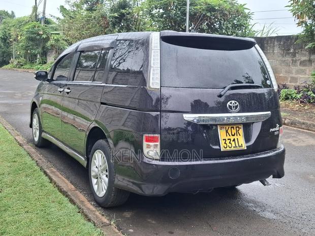 Toyota ISIS 2.0 Platana V-selection 2WD 2011 Purple