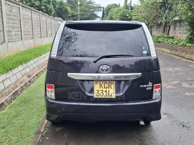 Toyota ISIS 2.0 Platana V-selection 2WD 2011 Purple