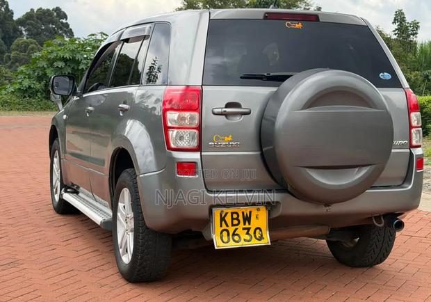 Suzuki Escudo 2005 Gray