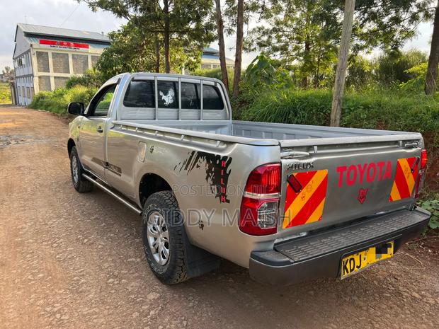 Toyota Hilux 3.0 D-4D 4x4 2015 Silver