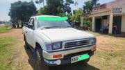 Toyota Hilux 2000 White for sale