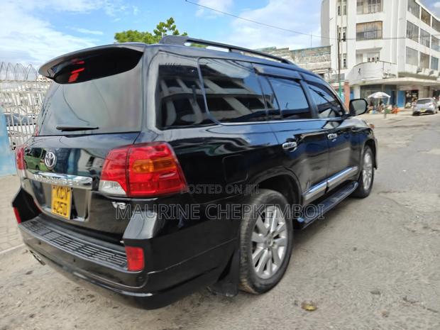 Toyota Land Cruiser 4.6 V8 ZX 2015 Black