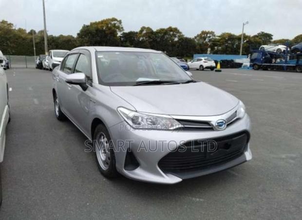 Toyota Axio 1.5 Hybrid 2WD 2019 Silver