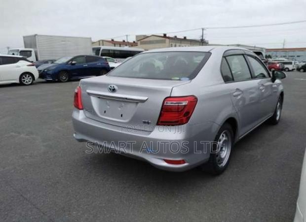 Toyota Axio 1.5 Hybrid 2WD 2019 Silver