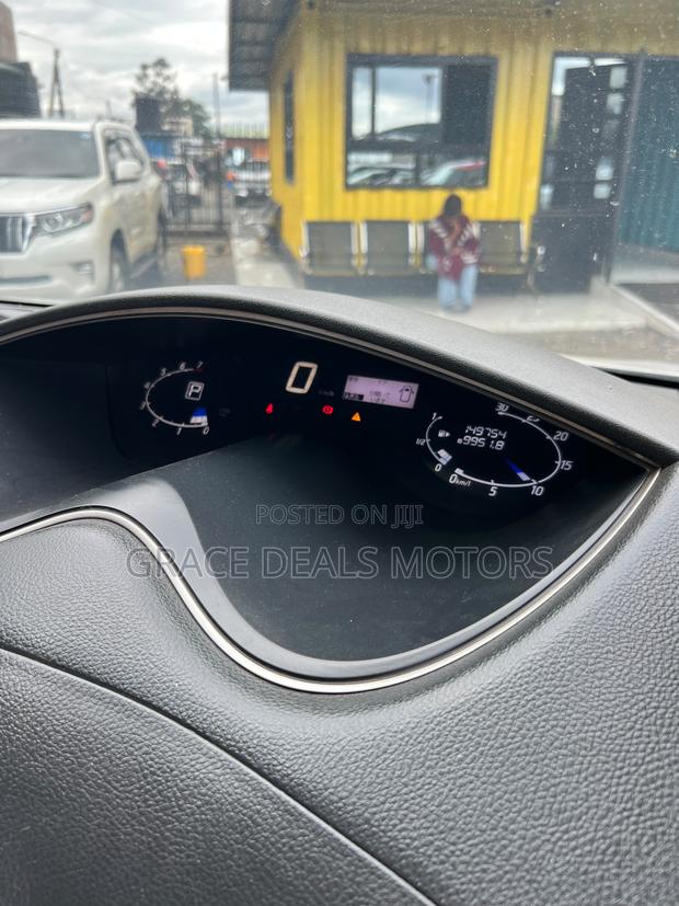 Nissan Serena 2013 Silver