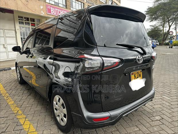 Toyota Sienta 2018 Black