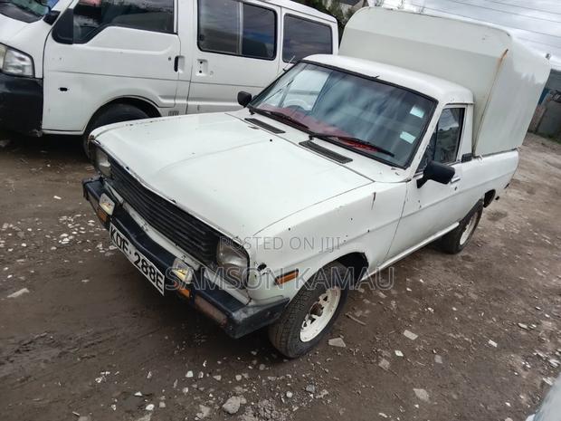 Nissan Pick-Up 2006 White