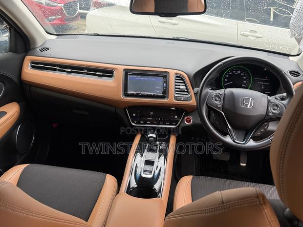 Honda Vezel 1.5 2WD 172 hp 2019 Gray