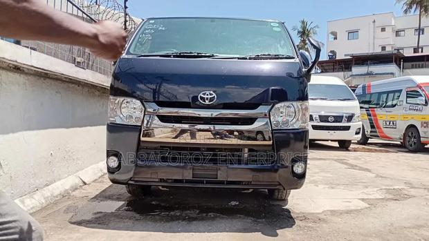 Toyota HiAce 2018 Black