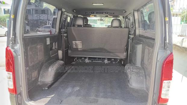 Toyota HiAce 2018 Black