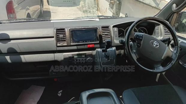 Toyota HiAce 2018 Black