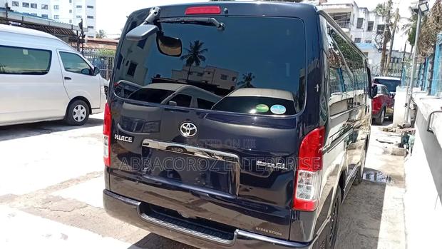 Toyota HiAce 2018 Black