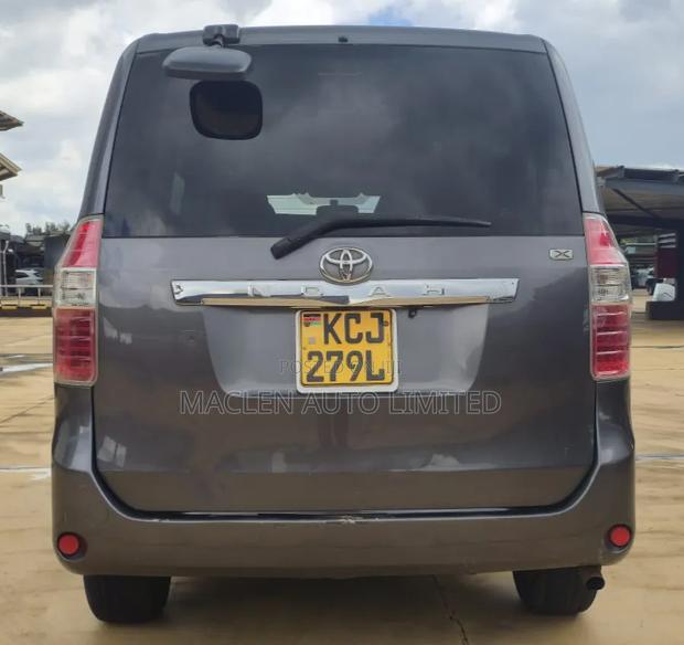 Toyota Noah 2009 Gray