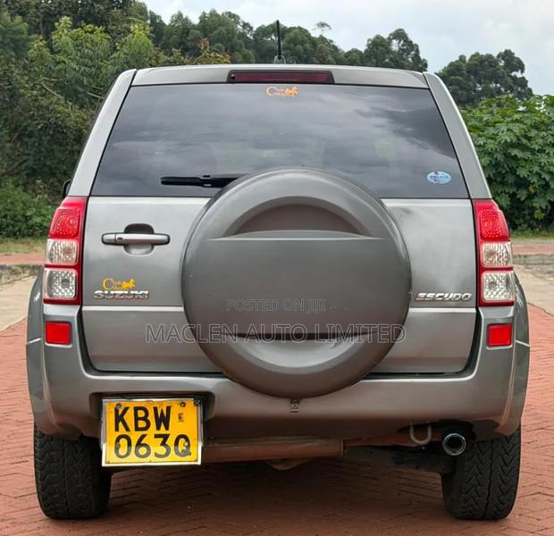 Suzuki Escudo 2005 Gray