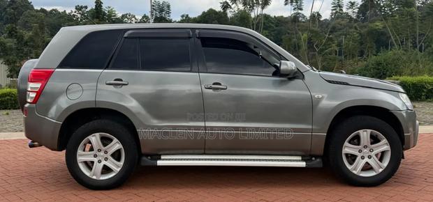 Suzuki Escudo 2005 Gray