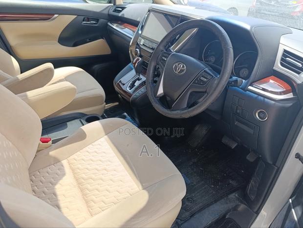 Toyota Alphard 2.5 Petrol FWD 2018 White