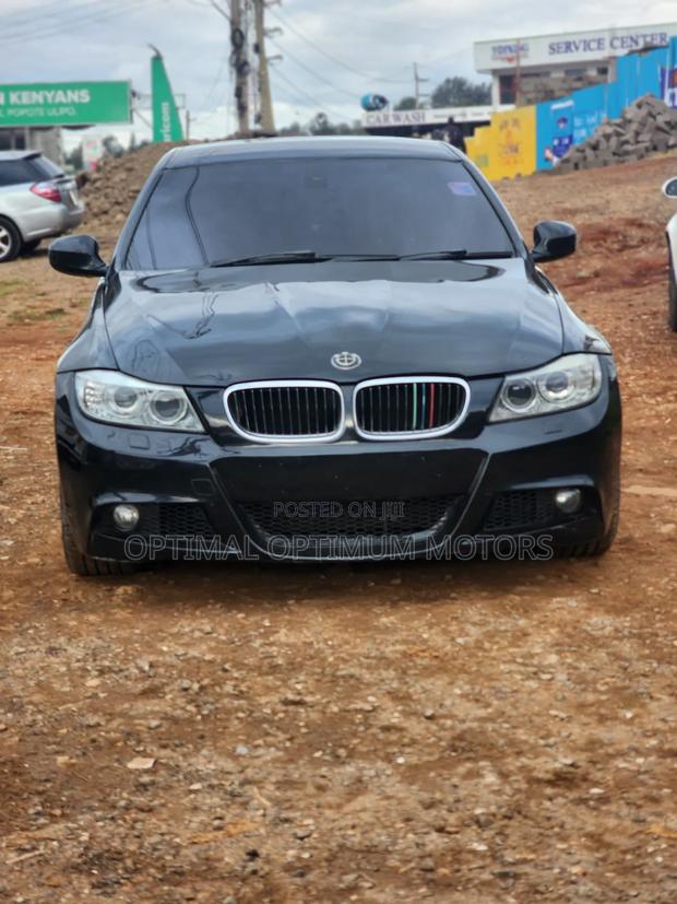 BMW 320i Sedan RWD 2011 Black