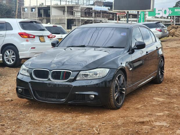 BMW 320i Sedan RWD 2011 Black