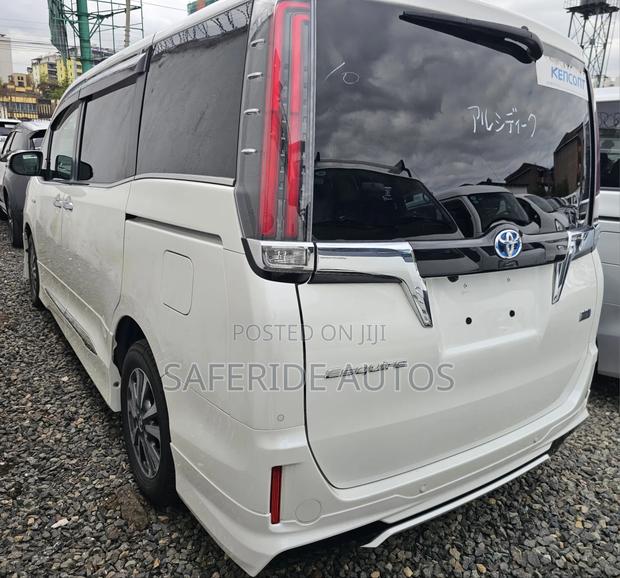 Toyota Esquire 2019 White