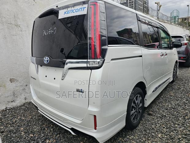 Toyota Esquire 2019 White
