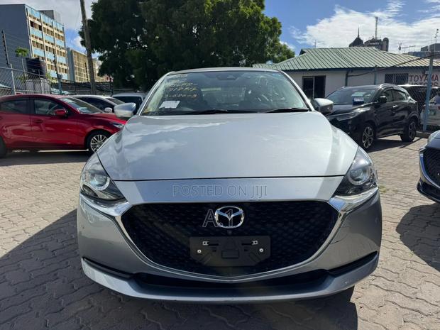 Mazda 2 2019 Silver