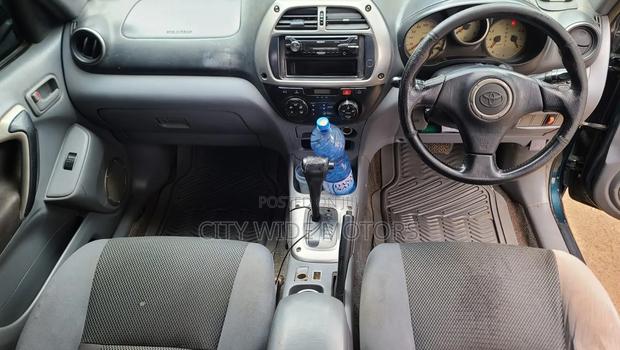 Toyota RAV4 2002 Green