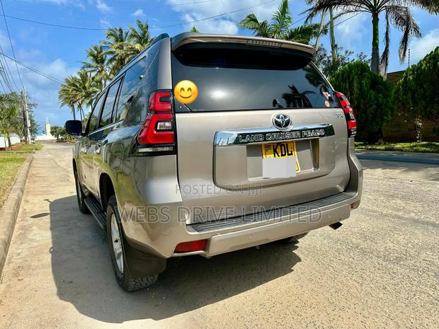 Toyota Land Cruiser Prado 2.7 2018 Gray