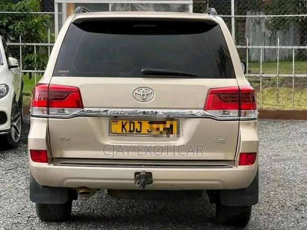 Toyota Land Cruiser 4.5 V8 GX-R 2014 Gold
