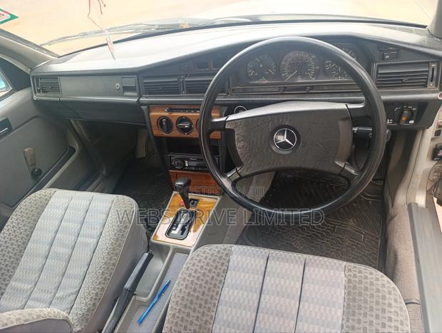 Mercedes-Benz 190E 1988 Gray