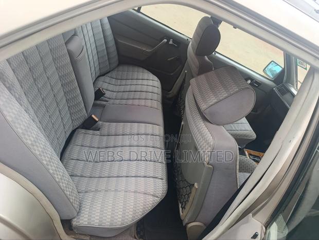 Mercedes-Benz 190E 1988 Gray