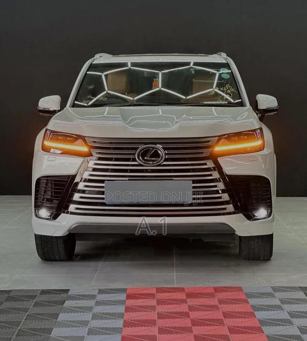Lexus LX 600 2022 White