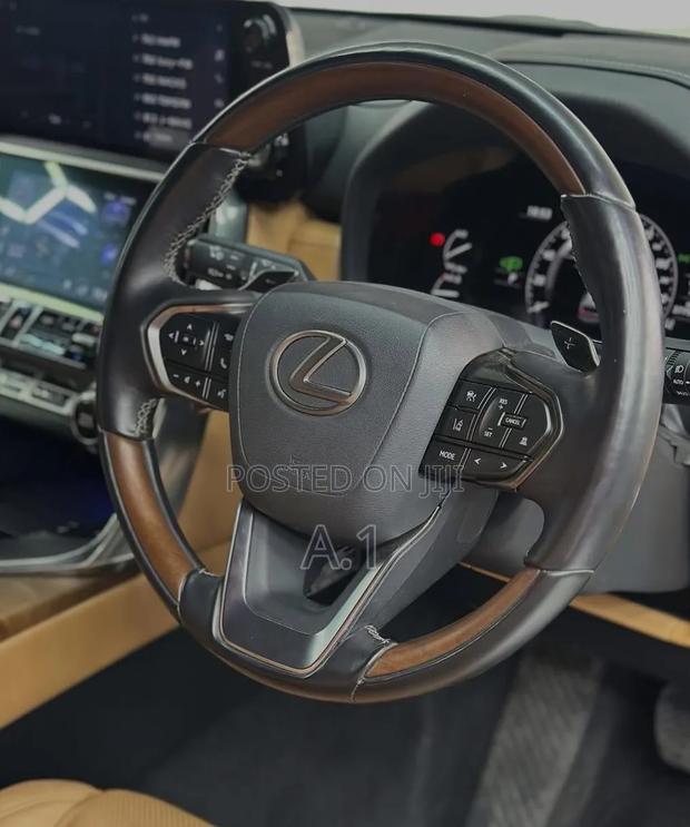 Lexus LX 600 2022 White