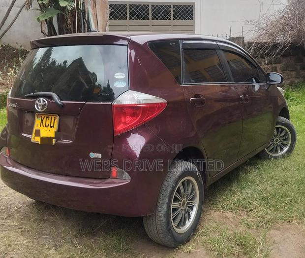 Toyota Ractis 1.3 FWD 2012 Purple