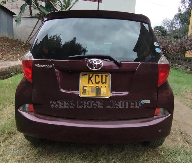 Toyota Ractis 1.3 FWD 2012 Purple