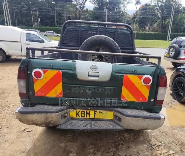 Nissan Hardbody 2010 Green