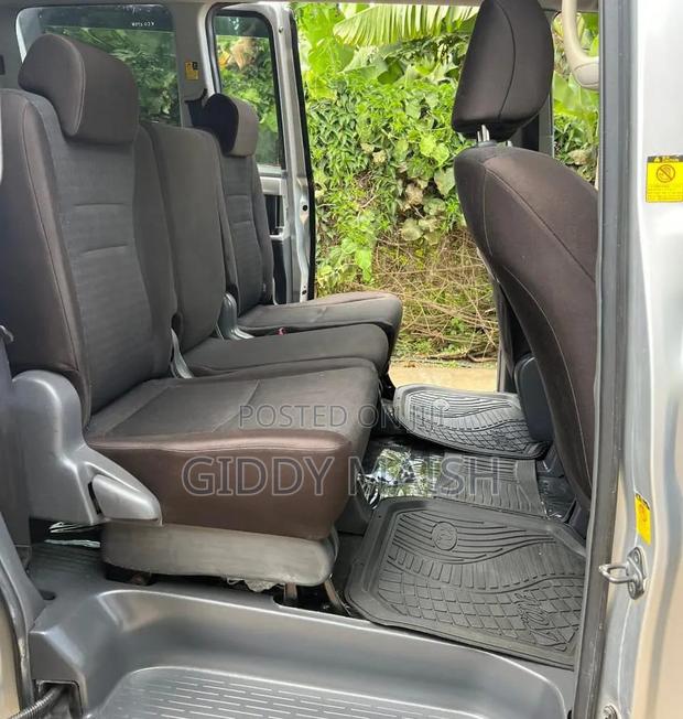 Toyota Voxy 2011 Silver