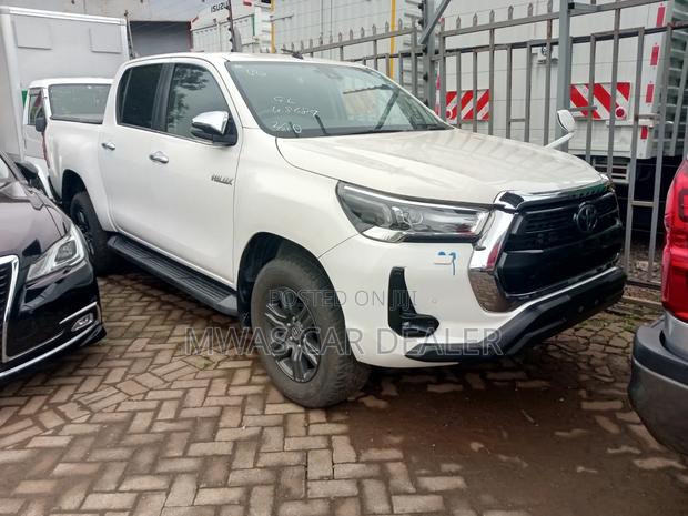 Toyota Hilux 2020 White