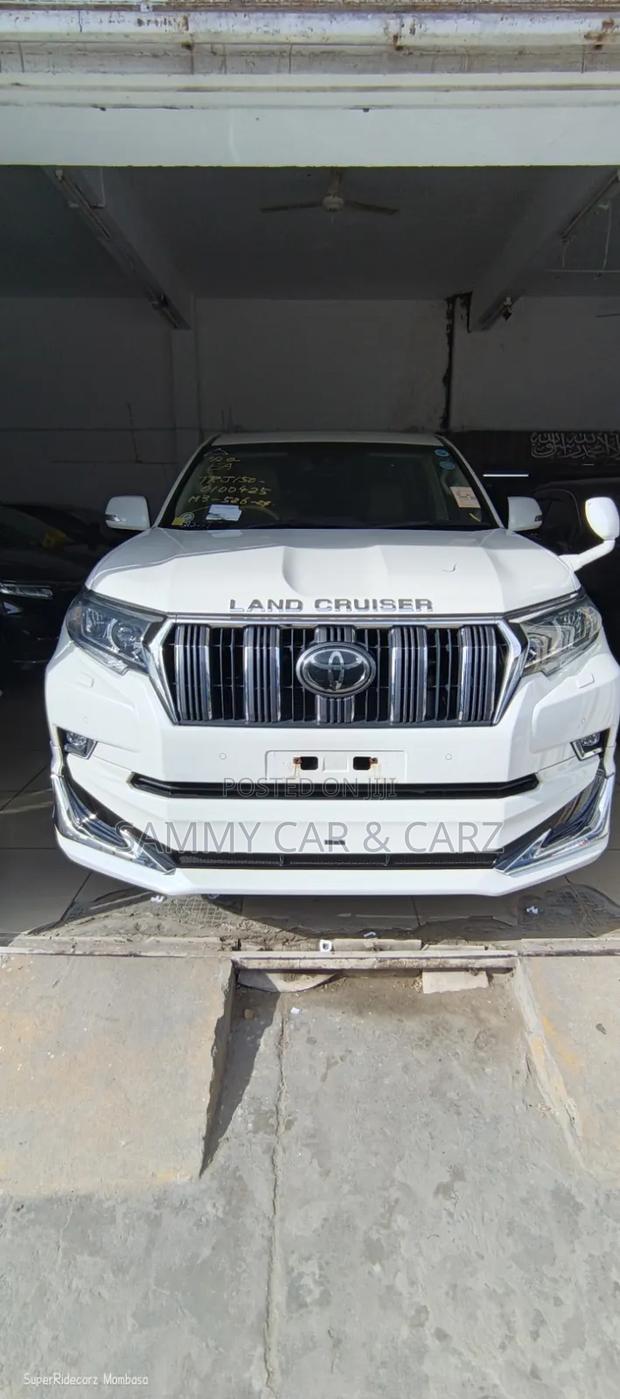 Toyota Land Cruiser Prado 2019 White