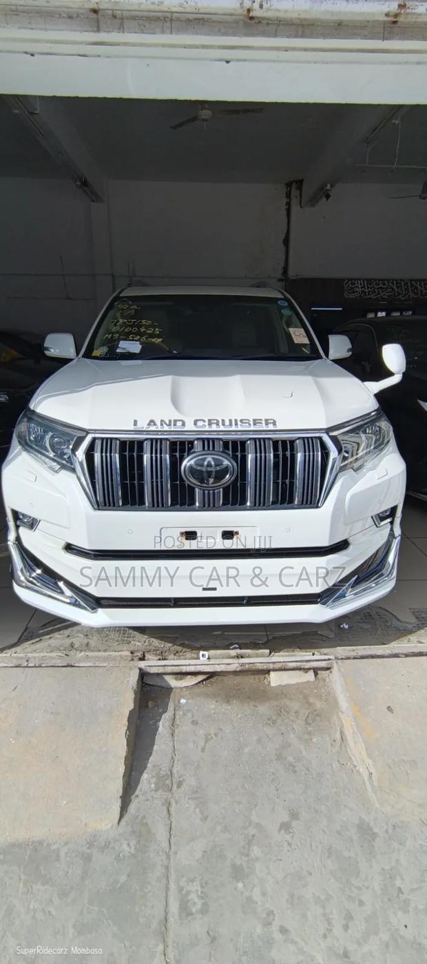 Toyota Land Cruiser Prado 2019 White