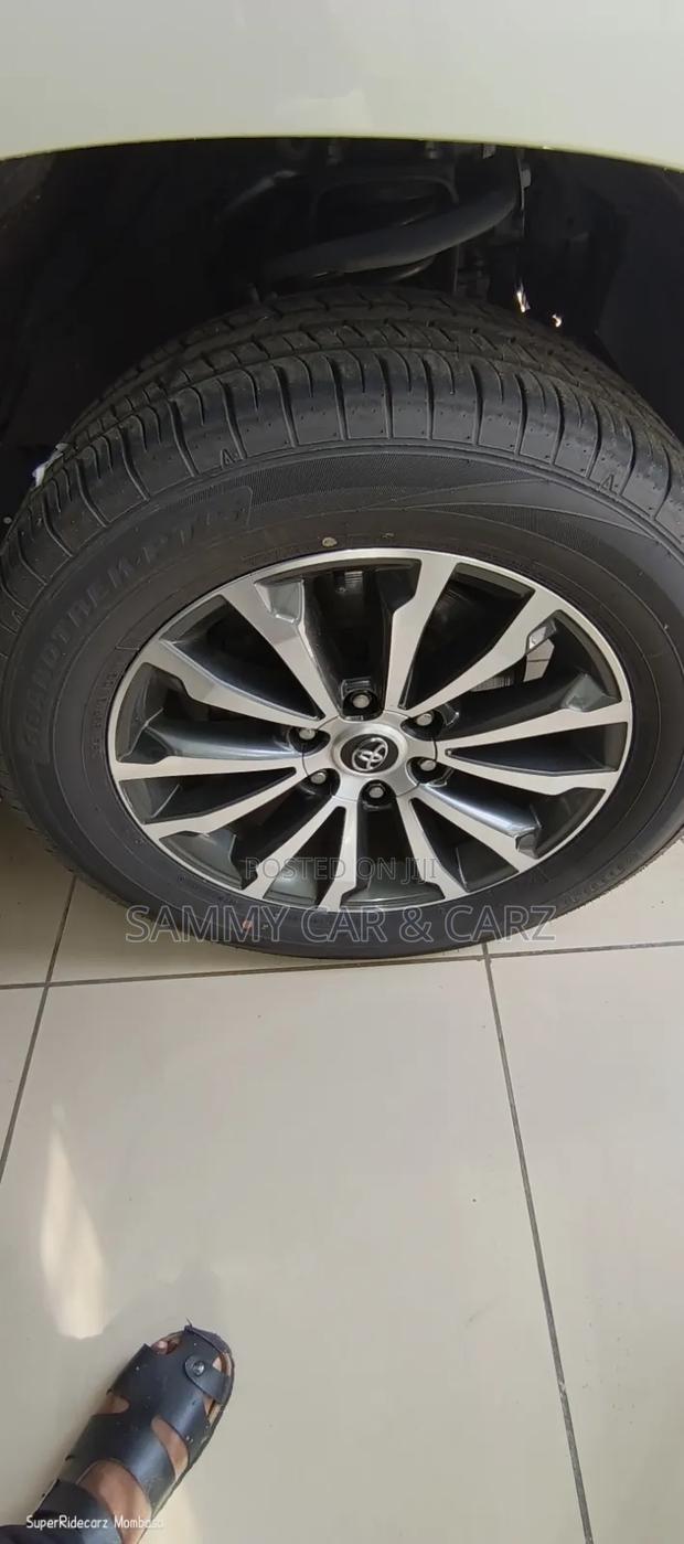 Toyota Land Cruiser Prado 2019 White