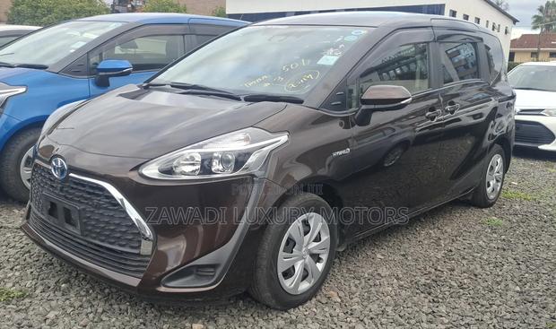 Toyota Sienta 1.5 Hybrid FWD (6-seater) 2019 Brown