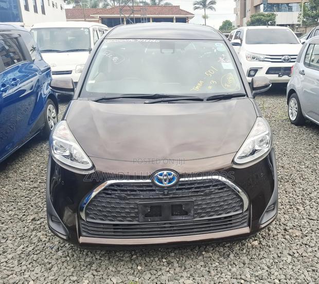 Toyota Sienta 1.5 Hybrid FWD (6-seater) 2019 Brown
