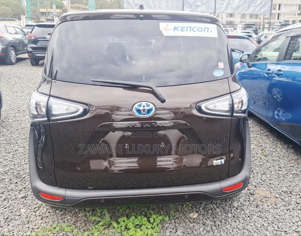 Toyota Sienta 1.5 Hybrid FWD (6-seater) 2019 Brown