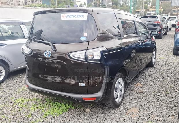 Toyota Sienta 1.5 Hybrid FWD (6-seater) 2019 Brown