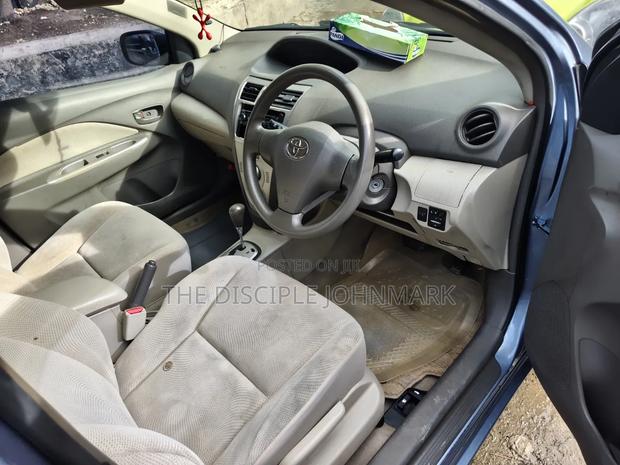 Toyota Belta 2009 Blue