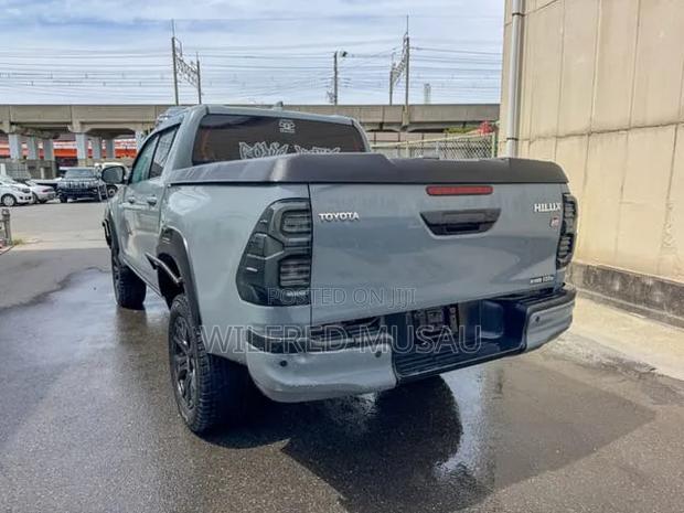 Toyota Hilux 2022 Silver