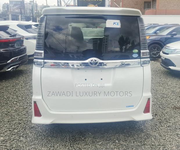 Toyota Voxy 2019 White