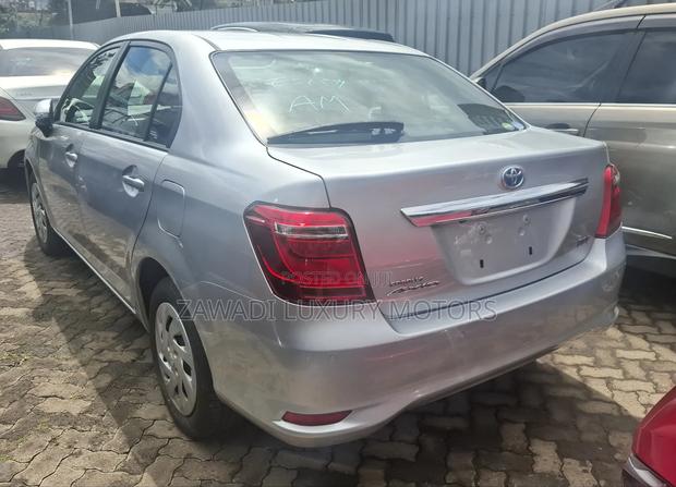 Toyota Axio 1.5 Hybrid 2WD 2020 Silver